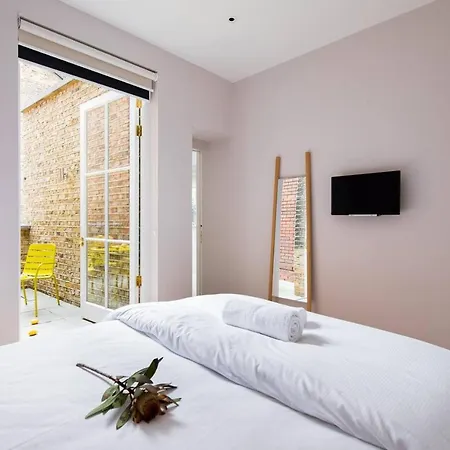 Hausd - Clerkenwell * London