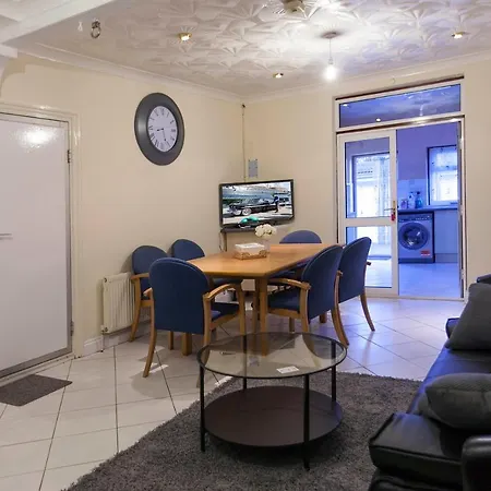 Adam Short Guest house 3*