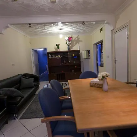 Guest house Adam Short London