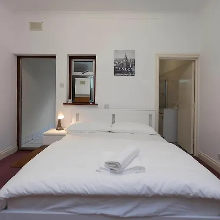 Adam Short Guest house 3*