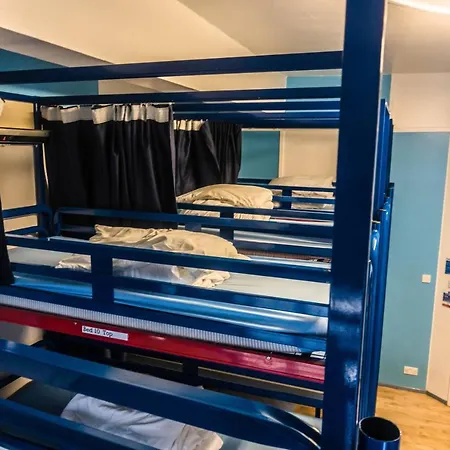Backpackers Youth 18 - 35 Years Old Only Vandrarhem