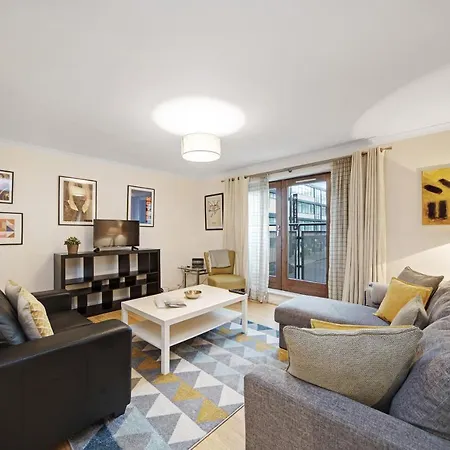 2 Bed Chic Near Shoreditch & Liverpool St Free Wifi & Parking By Aparts Apartment *