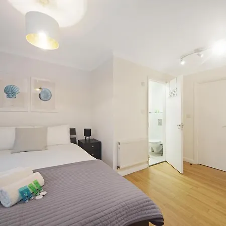 2 Bed Chic Near Shoreditch & Liverpool St Free Wifi & Parking By Aparts Apartment *