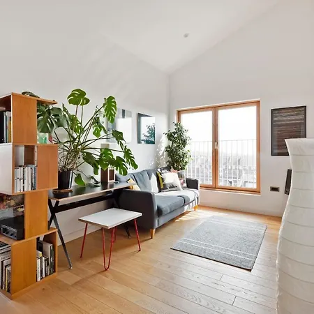 Apartment Stunning 2-bed Flat W/balcony In Dalston
