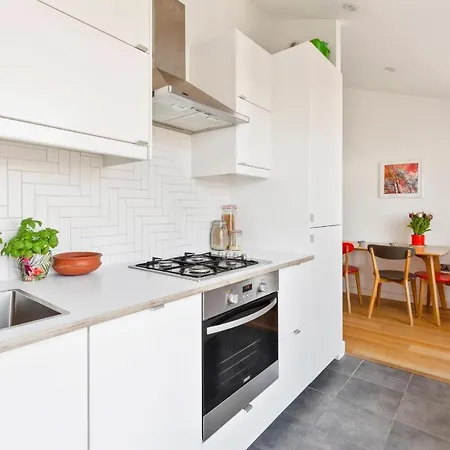 Apartment Stunning 2-bed Flat W/balcony In Dalston