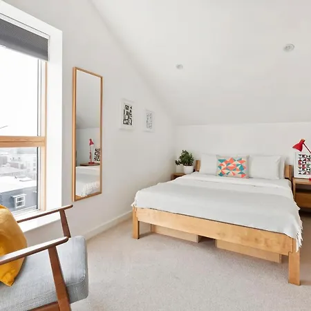 Apartment Stunning 2-bed Flat W/balcony In Dalston
