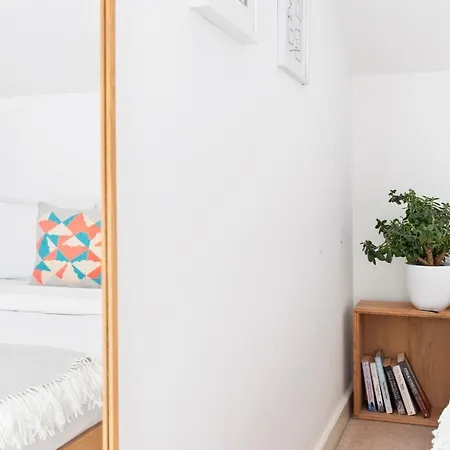 Apartment Stunning 2-bed Flat W/balcony In Dalston