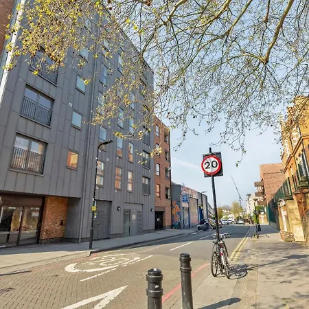 Apartment Stunning 2-bed Flat W/balcony In Dalston *