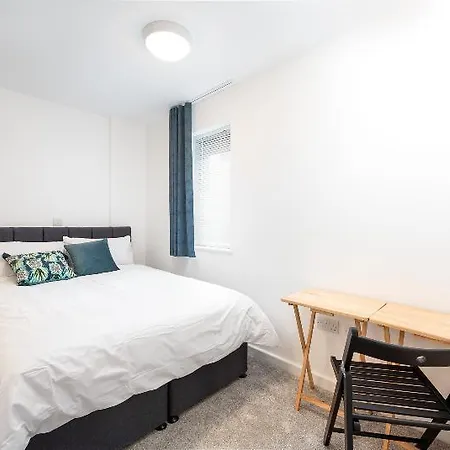 Queen's Drive Aparthotel Londra
