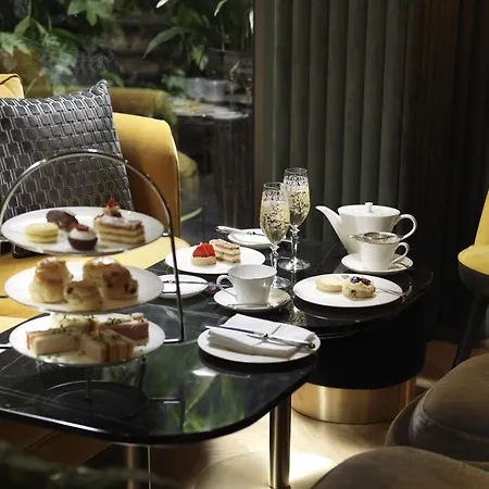 The Athenaeum & Residences Londra