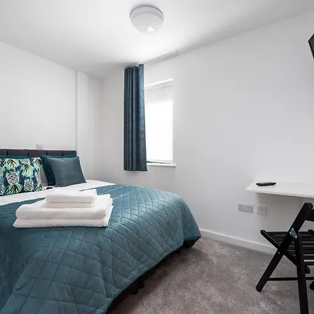 Queen's Drive Aparthotel