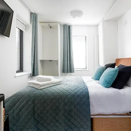 Queen's Drive 3*