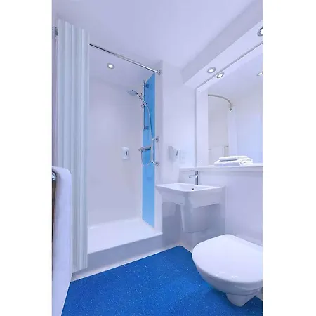 Travelodge Wembley High Road Hotel 2*