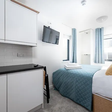 Queen's Drive 3*
