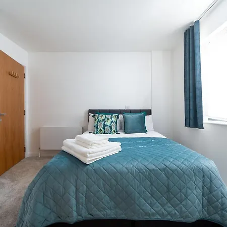 Aparthotel Queen's Drive 3*