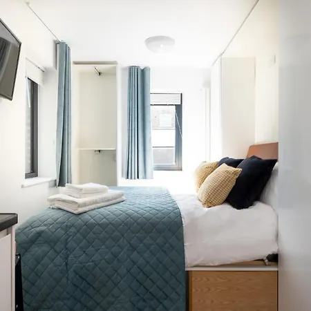 Aparthotel Queen's Drive 3*