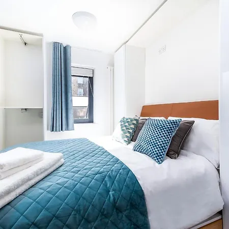 Queen's Drive Aparthotel 3*