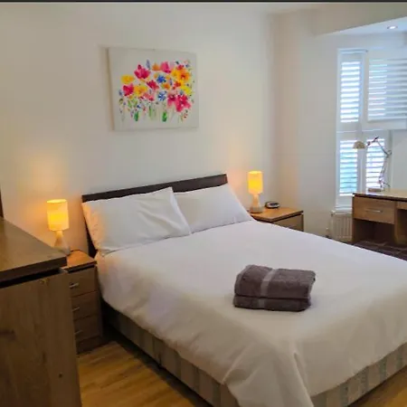 Spacious 2-bed In Kingston Near Richmond Park Apartament *