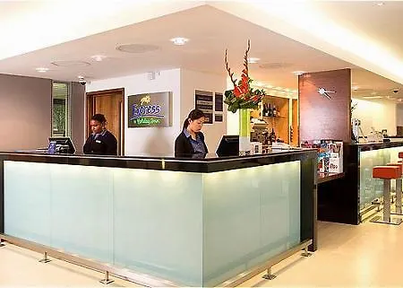 伦敦戈尔德斯格林智选假日酒店 酒店