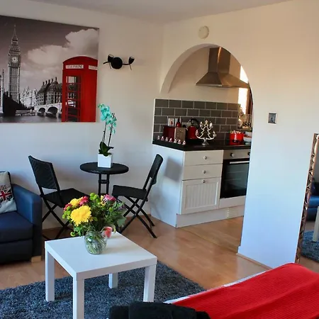 Apartment Tobacco Dock Studio