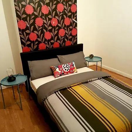 Budget House In Gants Hill Bed & Breakfast