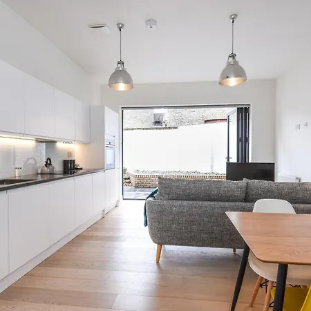 Tariro House London