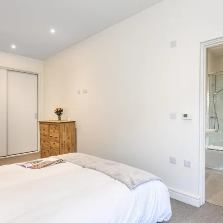 Tariro House Apartment London