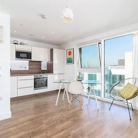 Joivy Lovely Flat With Terrace In Southeast * لندن