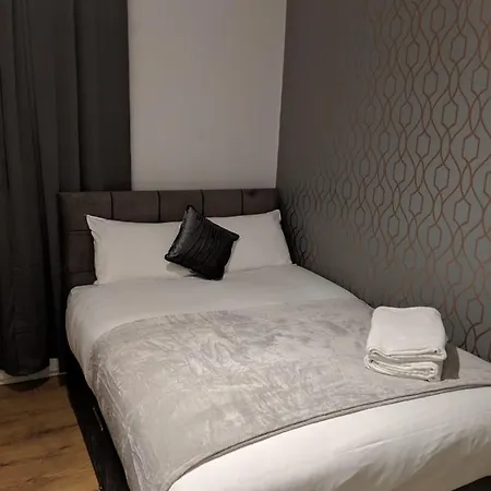 Holland Rd Service Studio Aparthotel *