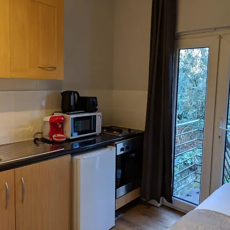 Holland Rd Service Studio London