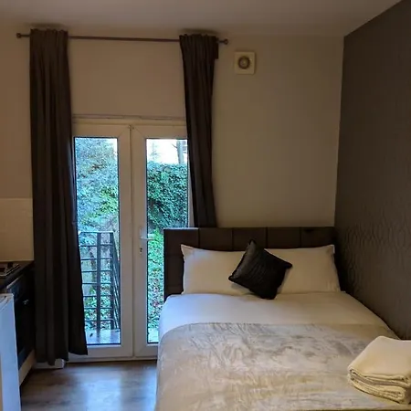 Holland Rd Service Studio Aparthotel *