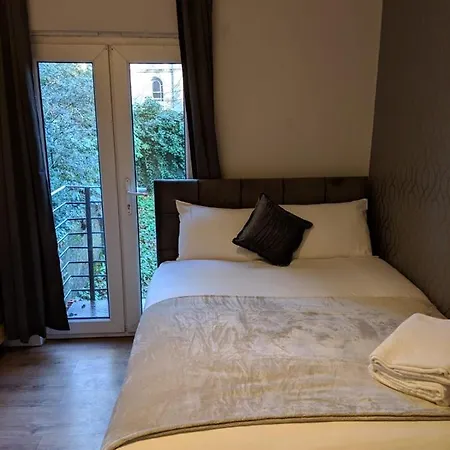 Holland Rd Service Studio Aparthotel *