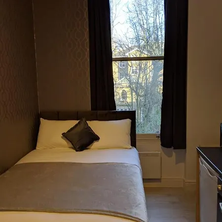 Holland Rd Service Studio * London