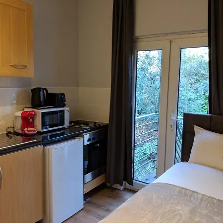 Aparthotel Holland Rd Service Studio *