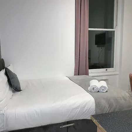 Holland Rd Service Studio London