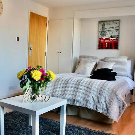 Tobacco Dock Studio Apartment London