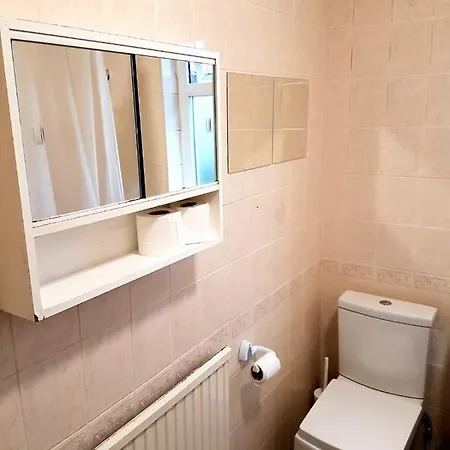 Budget House In Gants Hill 2*