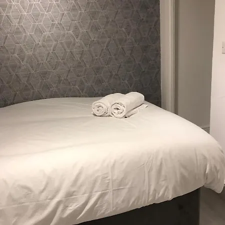 Holland Rd Service Studio Aparthotel *