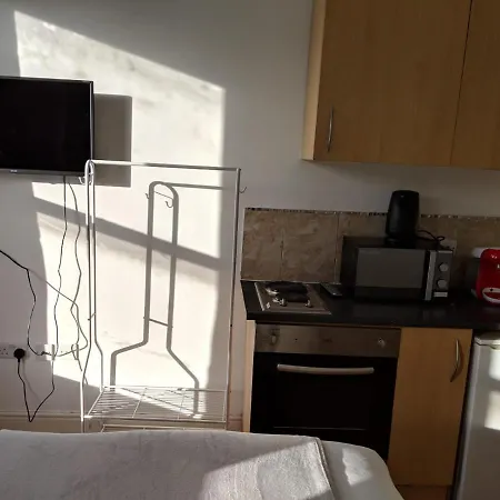 Aparthotel Holland Rd Service Studio *