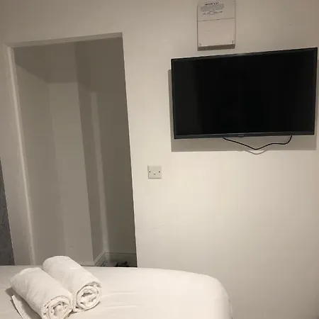 Holland Rd Service Studio * London