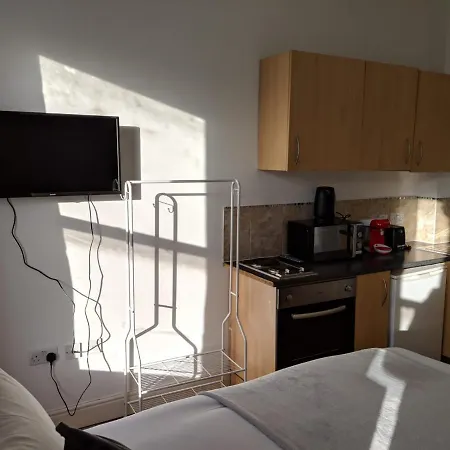 Aparthotel Holland Rd Service Studio *