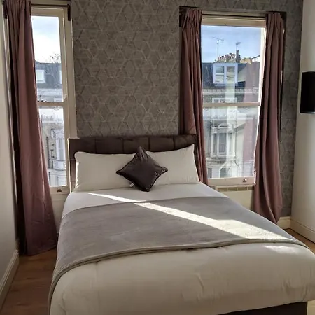 Holland Rd Service Studio * London