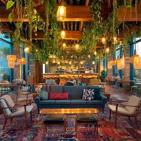 Treehouse 4*