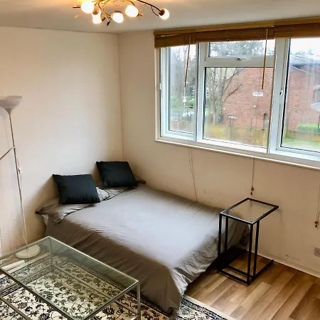 Apartment 5 Mins Putney Tube Station London