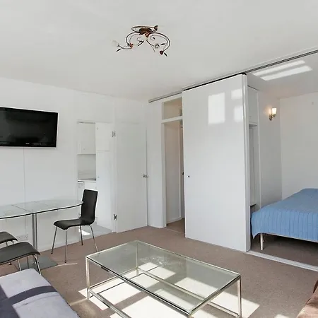 Apartment 5 Mins Putney Tube Station London