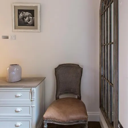 Cathcart Road Iv By Onefinestay