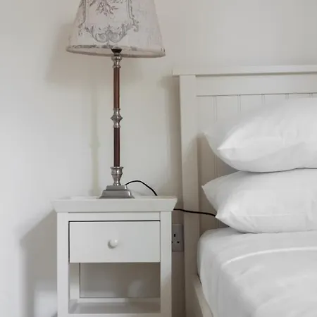Cathcart Road Iv By Onefinestay * London