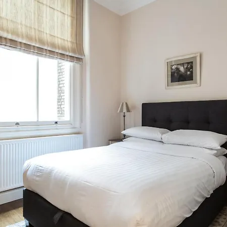 Cathcart Road Iv By Onefinestay London