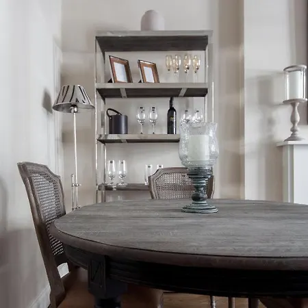 Cathcart Road Iv By Onefinestay London
