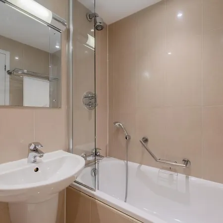 Quality Hampstead Hotel 3*